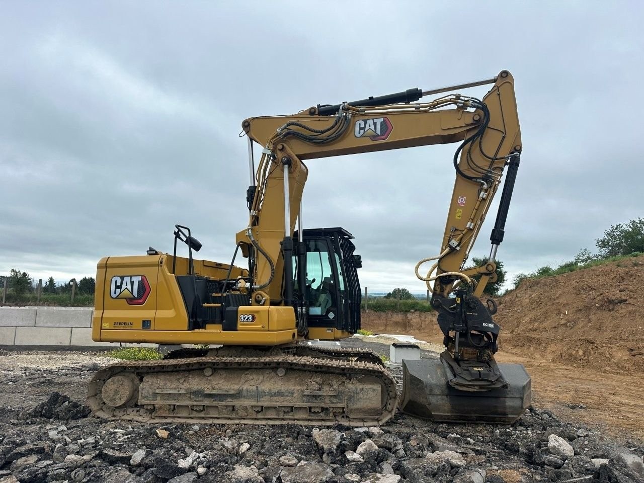 Caterpillar 323