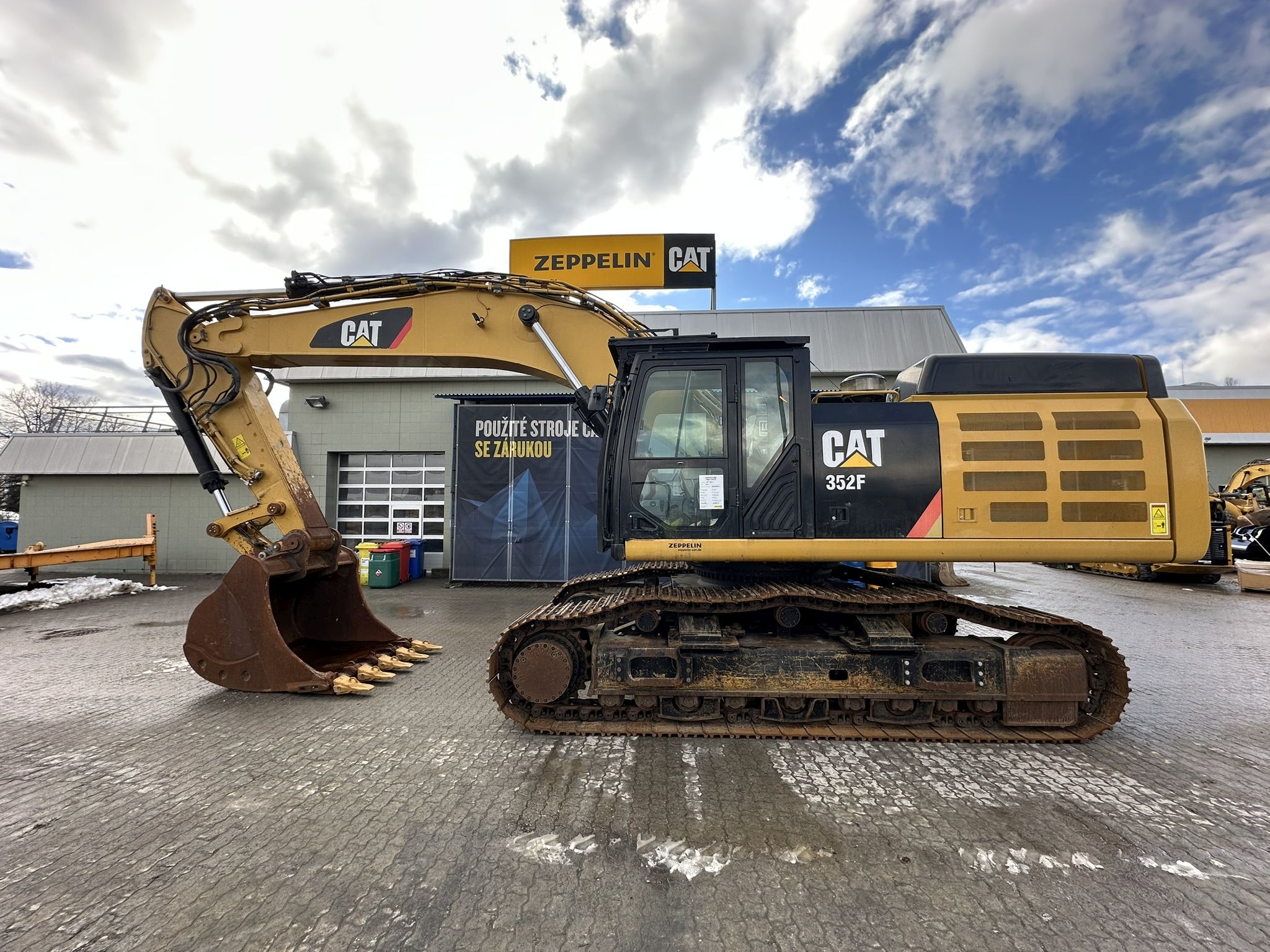 Caterpillar 352F