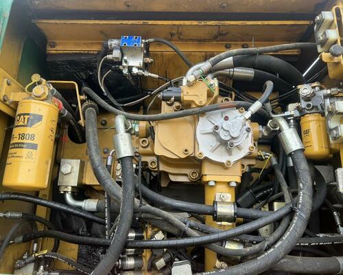 DEMOLIČNÍ RÝPADLO CATERPILLAR TH407C 4x4