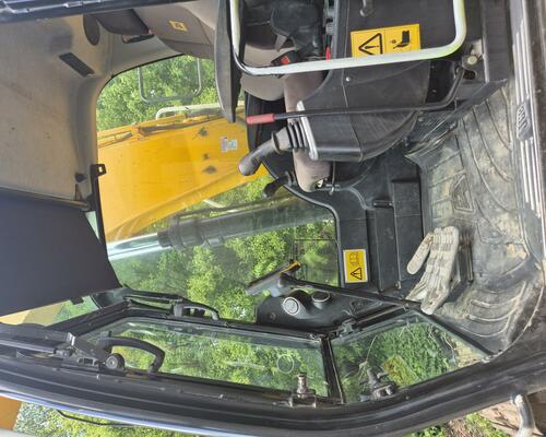 JCB JS130 PÁSOVÉ RYPADLO