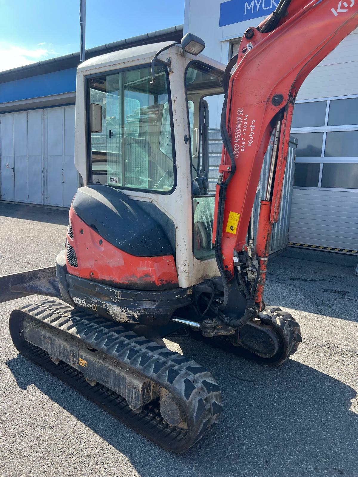 Kubota U25-3