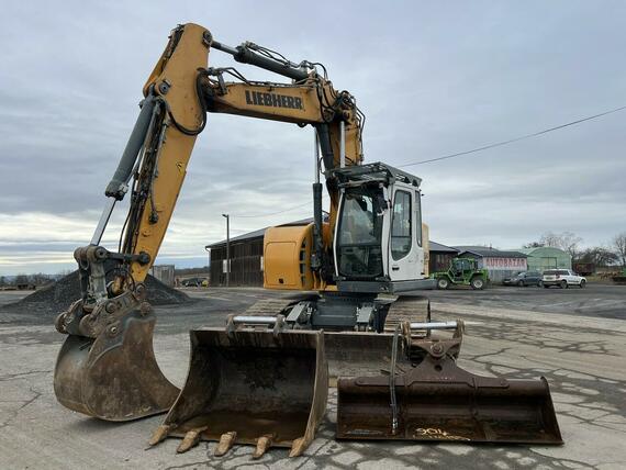 LIEBHERR R 924 COMPACT LITRONIC+ 2 x podkopová a hydraulická svahovací