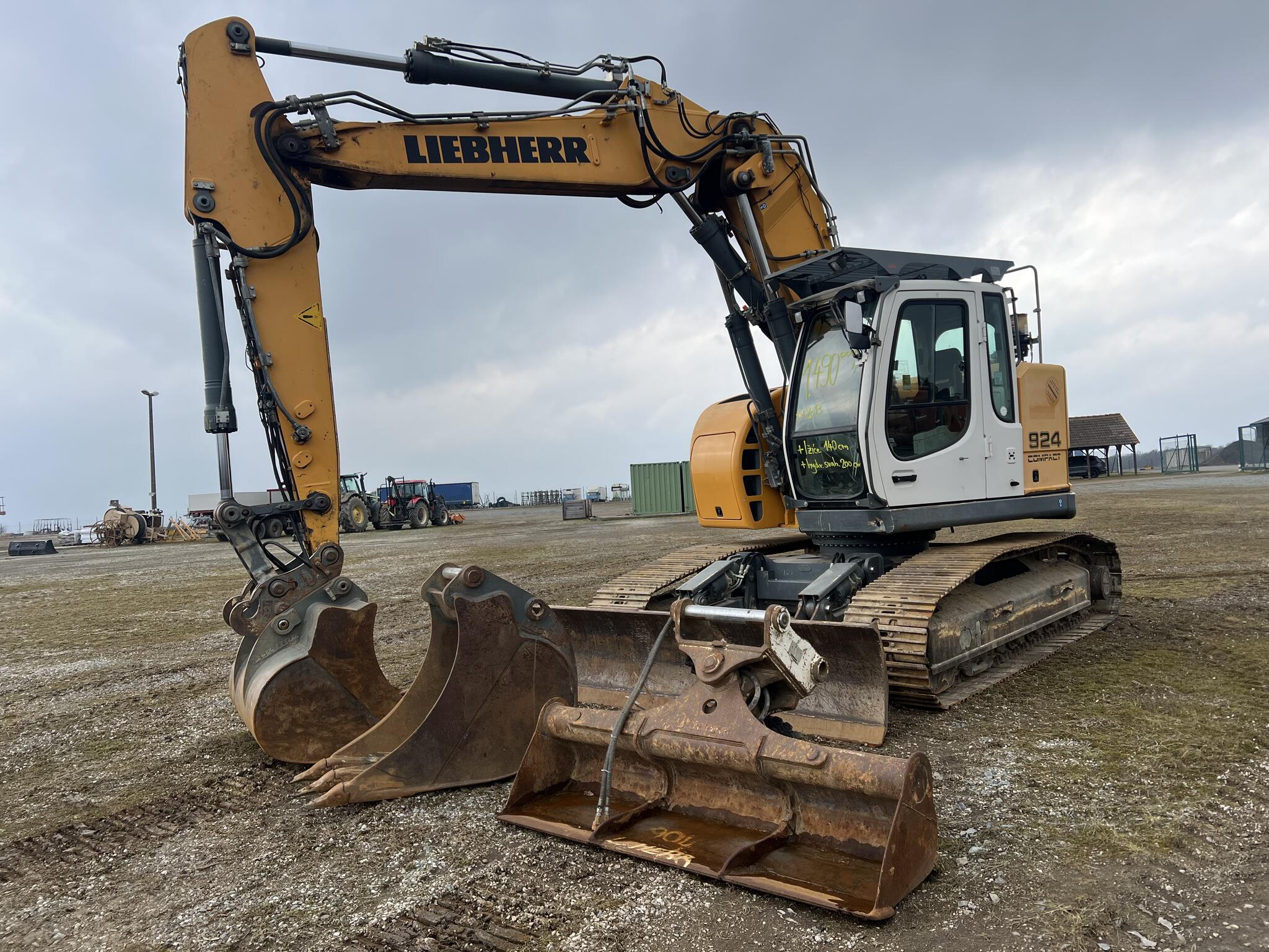 LIEBHERR R 924 COMPACT LITRONIC+HYDRAULICKÁ SVAHOVACÍ A 2 X PODKOPOVÁ