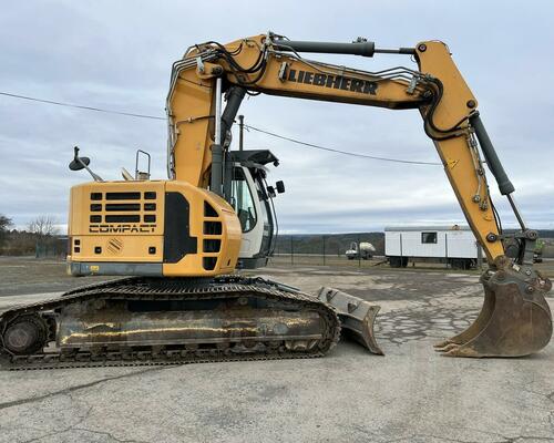 LIEBHERR R 924 COMPACT LITRONIC+HYDRAULICKÁ SVAHOVACÍ A 2 X PODKOPOVÁ