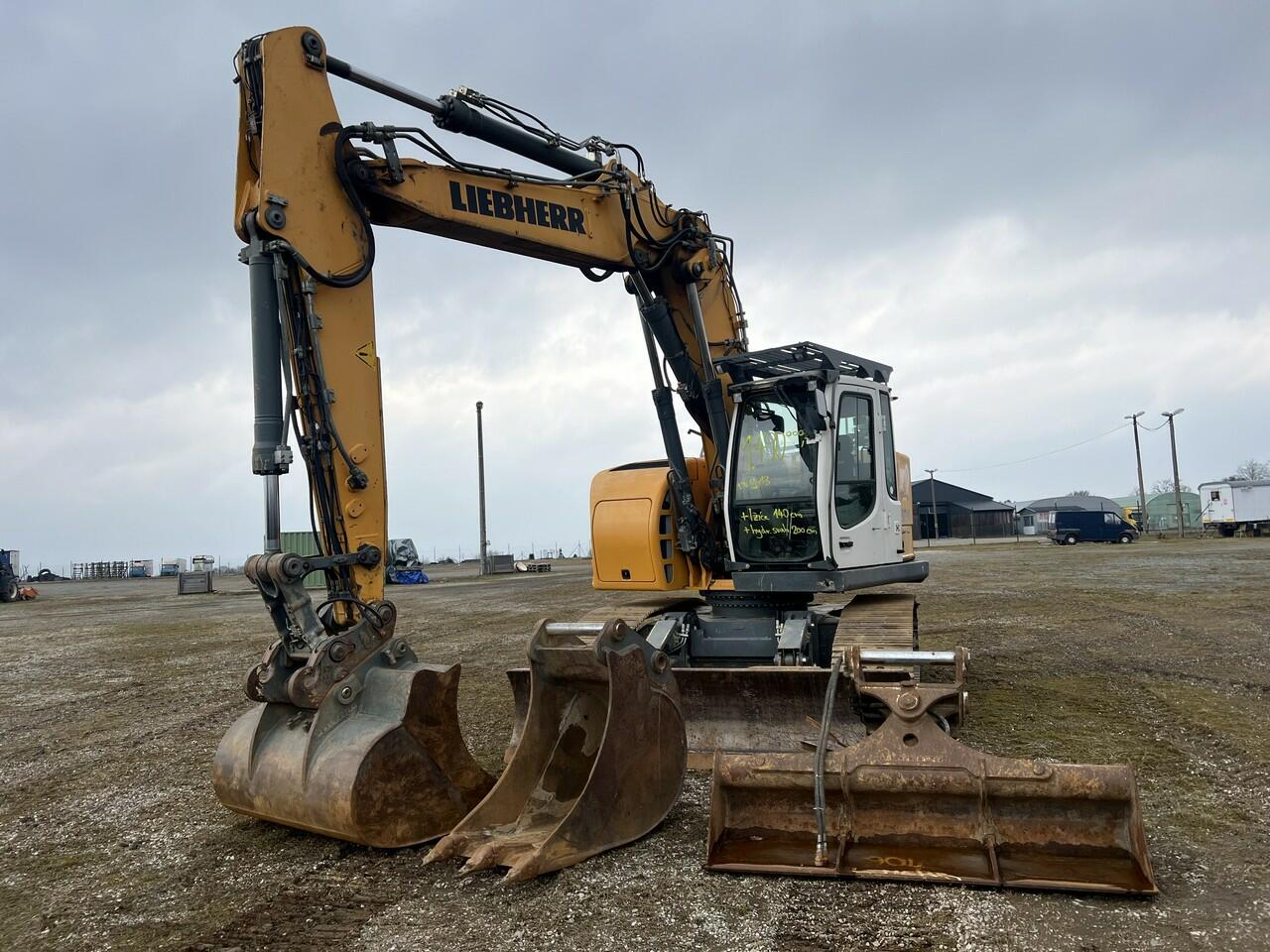 LIEBHERR R 924 LITRONIC COMPACT+ 2 X PODKOPOVÁ LŽÍCE A HYDRAULICKÁ SVAHOVKA-8000 MTH