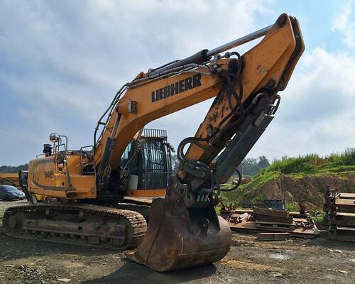 Liebherr R 946