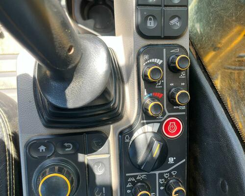 Pásové rypadlo JCB 220 XL (Možnost leasingu)