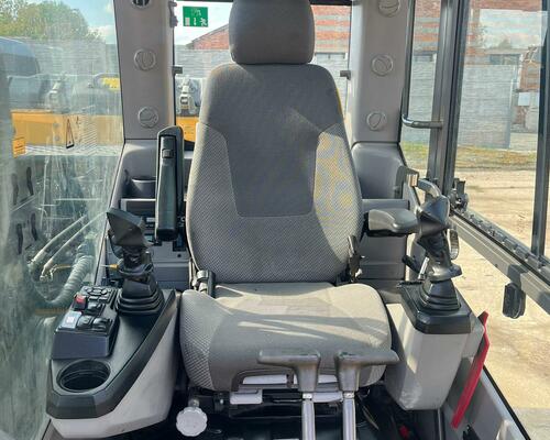 Pásové rypadlo Volvo EC140EL (Možnost leasingu)