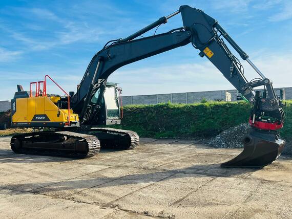 Pásové rypadlo Volvo EC250EL (Možnost leasingu)