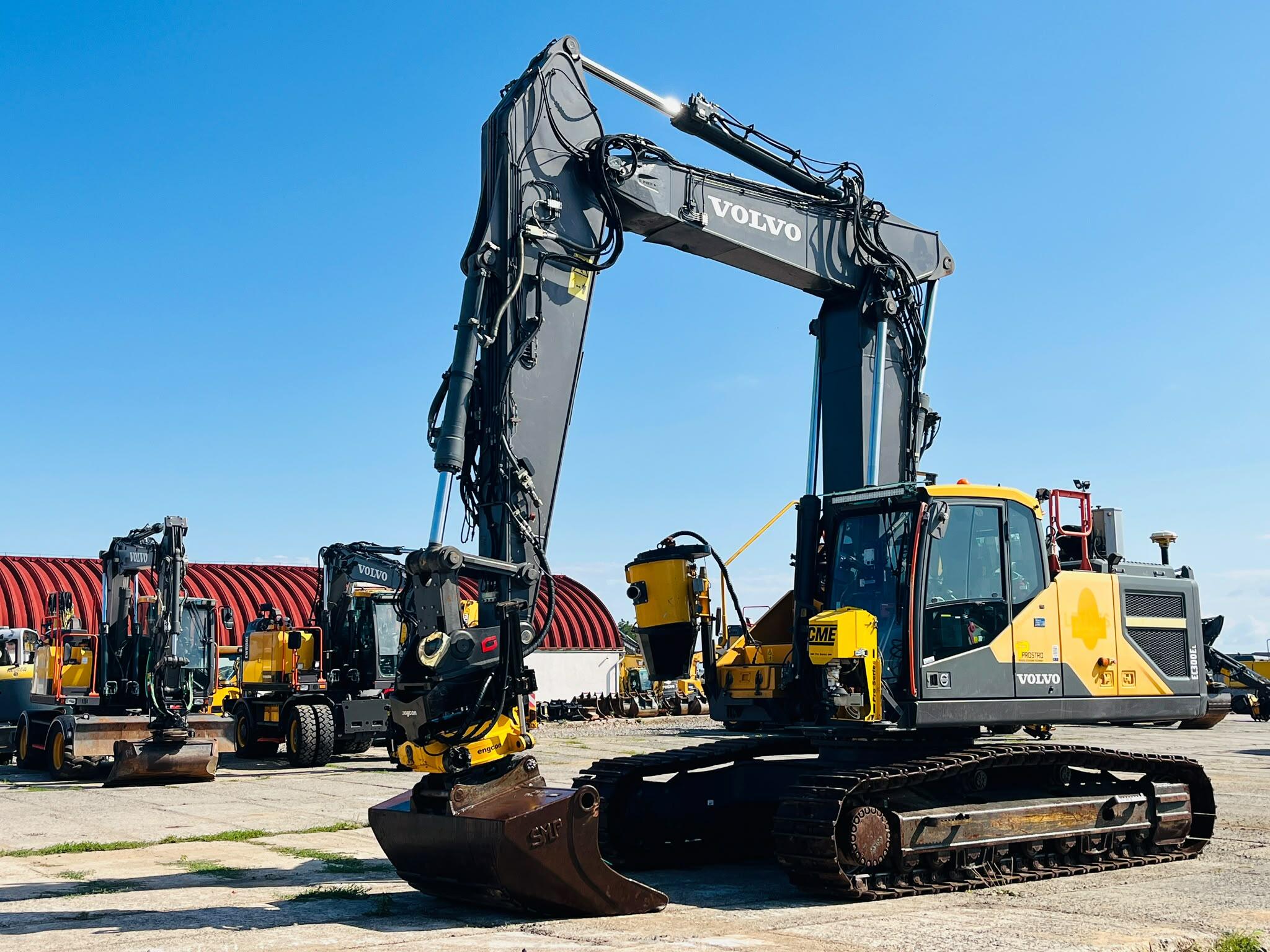 Pásové rypadlo Volvo EC300EL (Možnost leasingu)