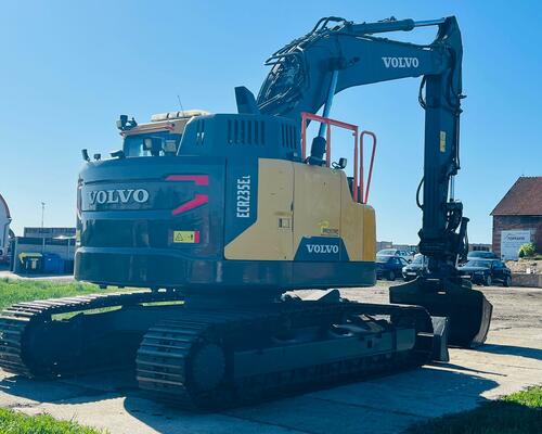 Pásové rypadlo Volvo ECR235EL (Možnost leasingu)