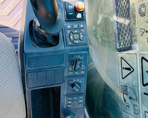 Pásové rypadlo Volvo ECR235EL (Možnost leasingu)