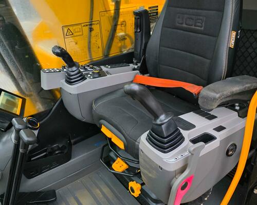 Pásový bagr JCB 140X, rok výroby 2021, 5818 motohodin