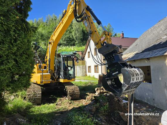 Pásový bagr JCB 150X, r.v. 2022, 3796 mth, TOP STAV
