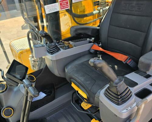 Pásový bagr JCB 220X L, r.v. 2022, 4457 mth, všechny vývody 