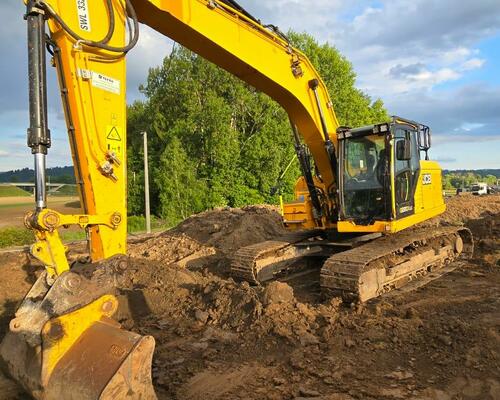 Pásový bagr JCB 220X L, rok výroby 2018, 7486 motohodin