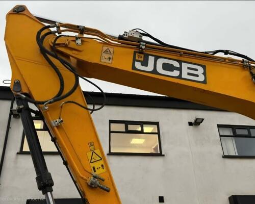 Pásový bagr JCB 220X L, rok výroby 2019, 3128 motohodin
