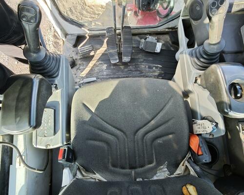 Pásovy bagr Takeuchi TB230 