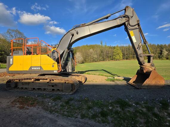 Pásový bagr VOLVO EC220, r.v. 2020, 8698 mth