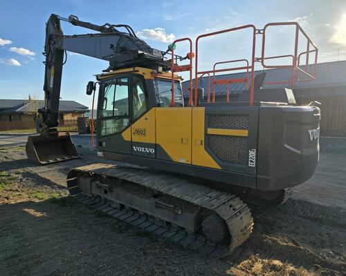 Pásový bagr VOLVO EC220, r.v. 2020, 8698 mth