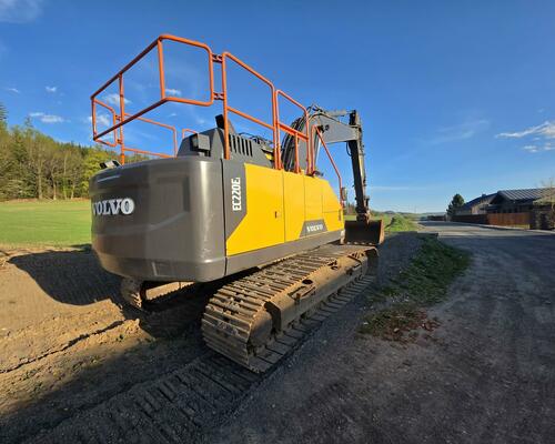 Pásový bagr VOLVO EC220, r.v. 2020, 8698 mth