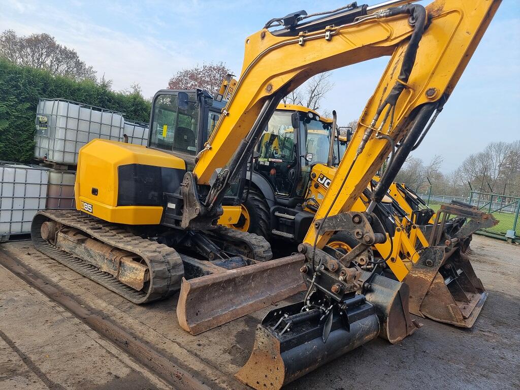 Prodej/pronájem JCB 85Z-1 model 2016 - hydr.svahovka