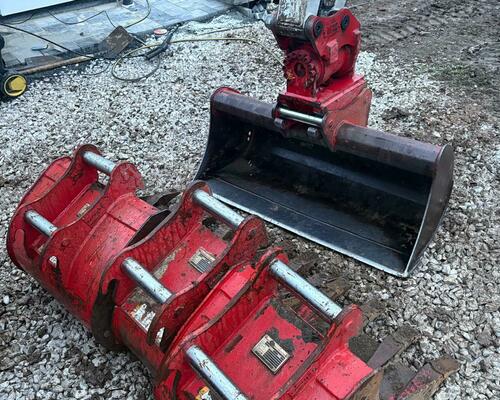 Takeuchi TB240 POWERTILT