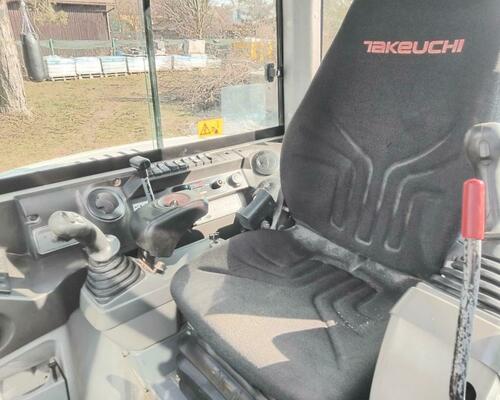 Takeuchi TB260 Powertilt, Centrální mazání