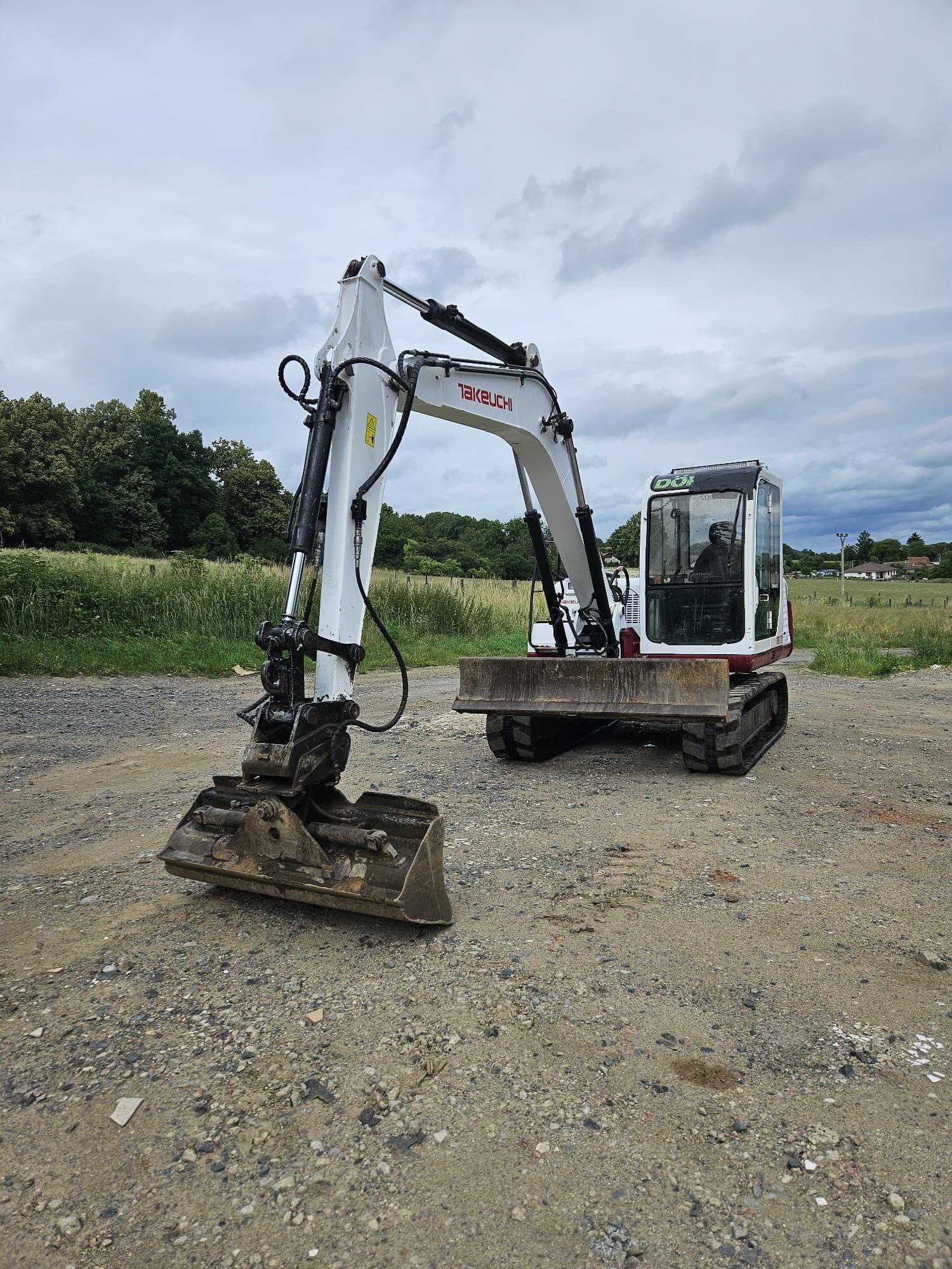 Takeuchi tb 075
