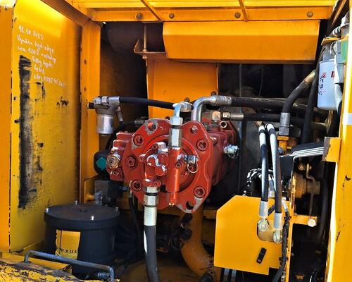 Pásový bagr JCB JS 210 L -