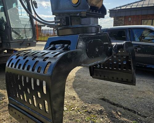 Demoliční - třídící drapák Caterpillar r.v. 2018