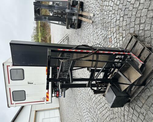 Hydraulická plošina pro autogen, 300 kg, včetně hydraulického agregátu.