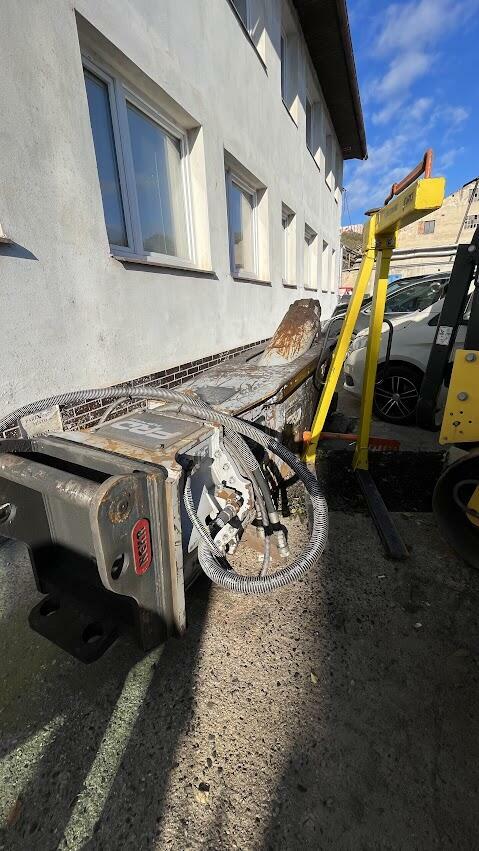 hydraulické, kovošrotové nůžky na železo 3260 kg FDR FURUKAWA