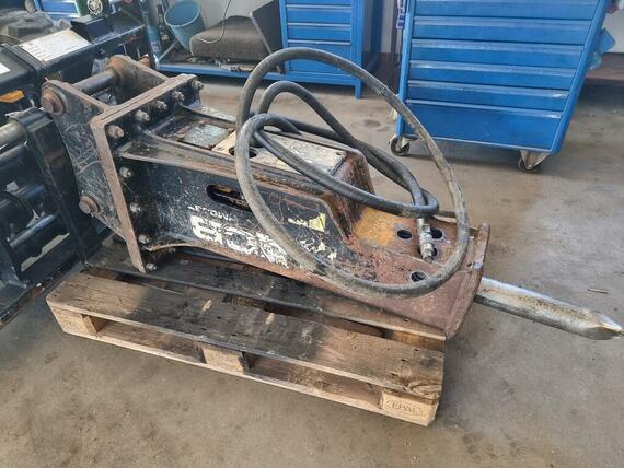 Kladiva JCB HM033T a HM386Q - stroje 5,5 - 9t (3CX,4CX) Kladiva JCB HM033T a HM386Q - stroje 5,5 - 9t (3CX,4CX)