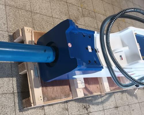 Komac TOR 26S hydraulické kladivo Komac TOR 26S hydraulické kladivo