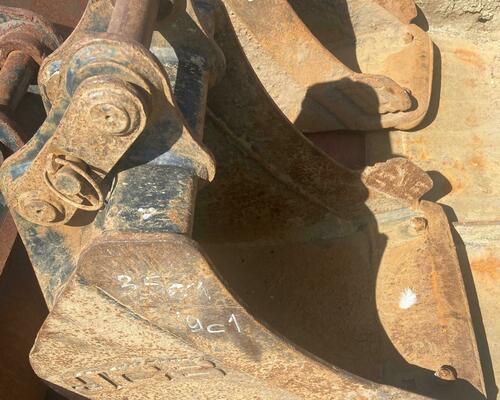  Lžíce JCB 35 cm s radlicí pro JCB 19c1 16c115c1 