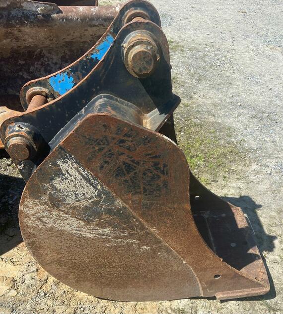 Lžíce JCB šířka 40 cm bez zubů použitá originální