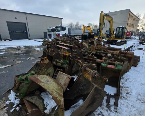 Lžíce/lopaty ke stavebním strojům, cca 200 ks, 59 Kč/kg