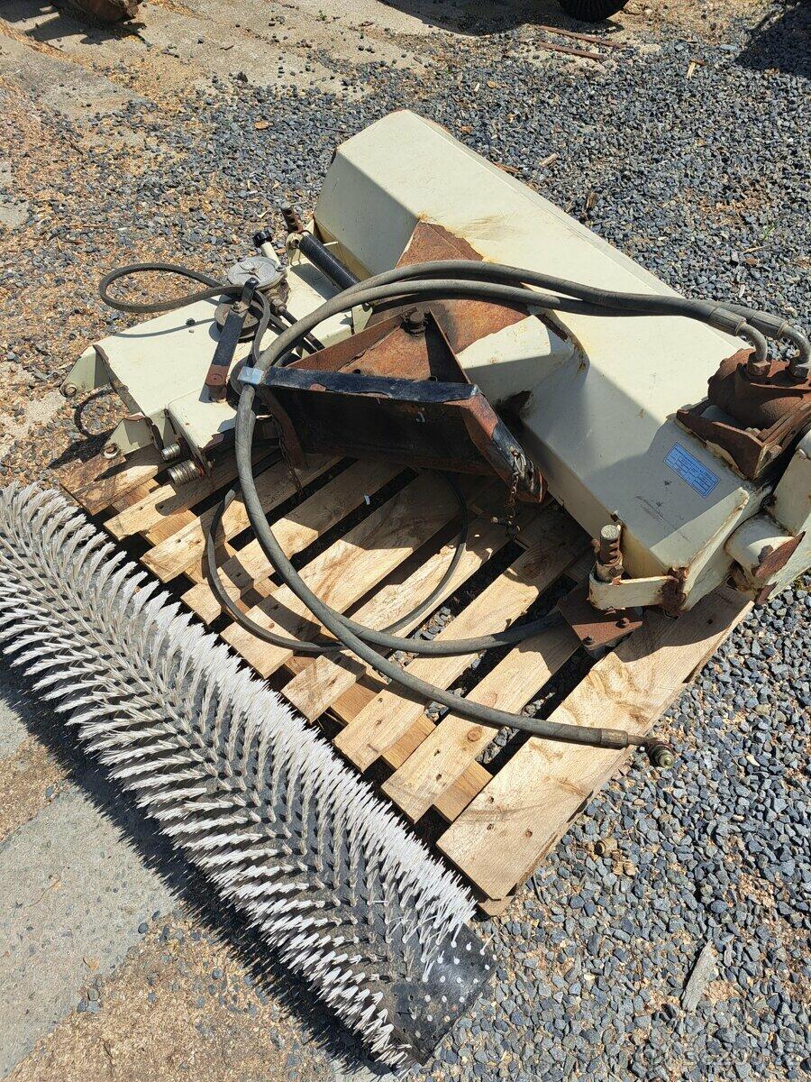 Malotraktor Zametaci kartáč koště