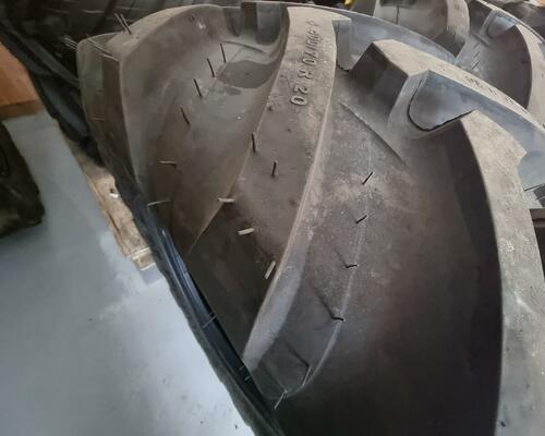 Michelin XMCL 16/70-20 (400/70-20) s disky (8 děr) - JCB TM 180, TM 220