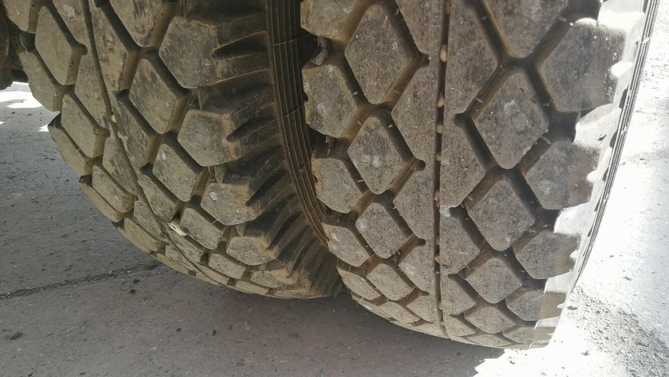 Pneu 11 R 20 obuté