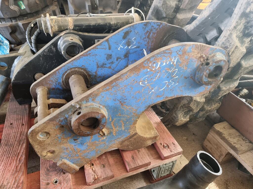 Prodám sadu pro JCB - rychloupínák + 4 lžíce 