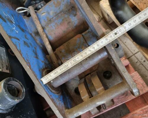 Prodám sadu pro JCB - rychloupínák + 4 lžíce 