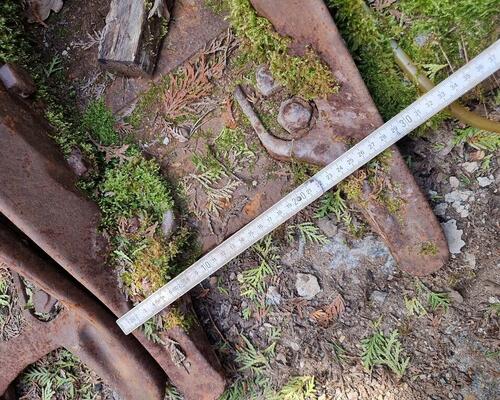 Prodám sadu pro JCB - rychloupínák + 4 lžíce 