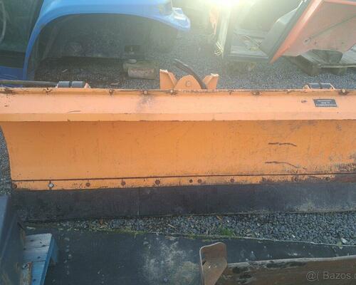 Radlice: Čelní otočná sněhová radlice 2m.