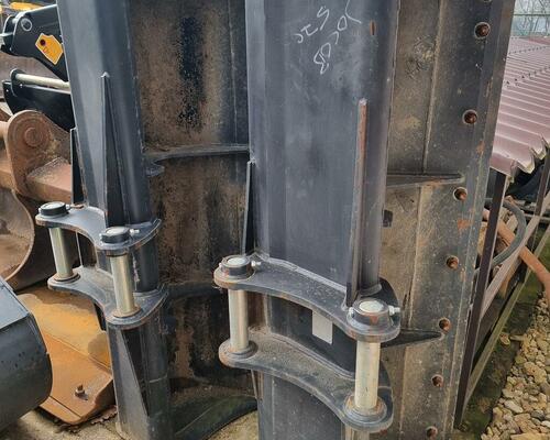 Svahovky 1200,1500,1800mm - různé upínání JCB 3CX, 48Z, 8045