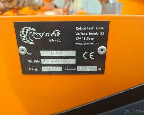 Zametací kartáč do přední hydrauliky 