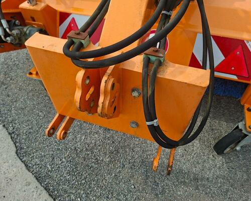 Zametací kartáč do přední hydrauliky 