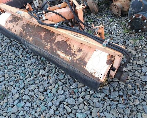 Zametací koště kartáč čelní natáčecí pro multicar