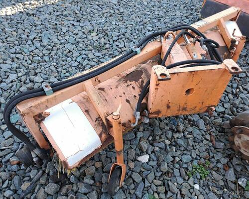 Zametací koště kartáč čelní natáčecí pro multicar